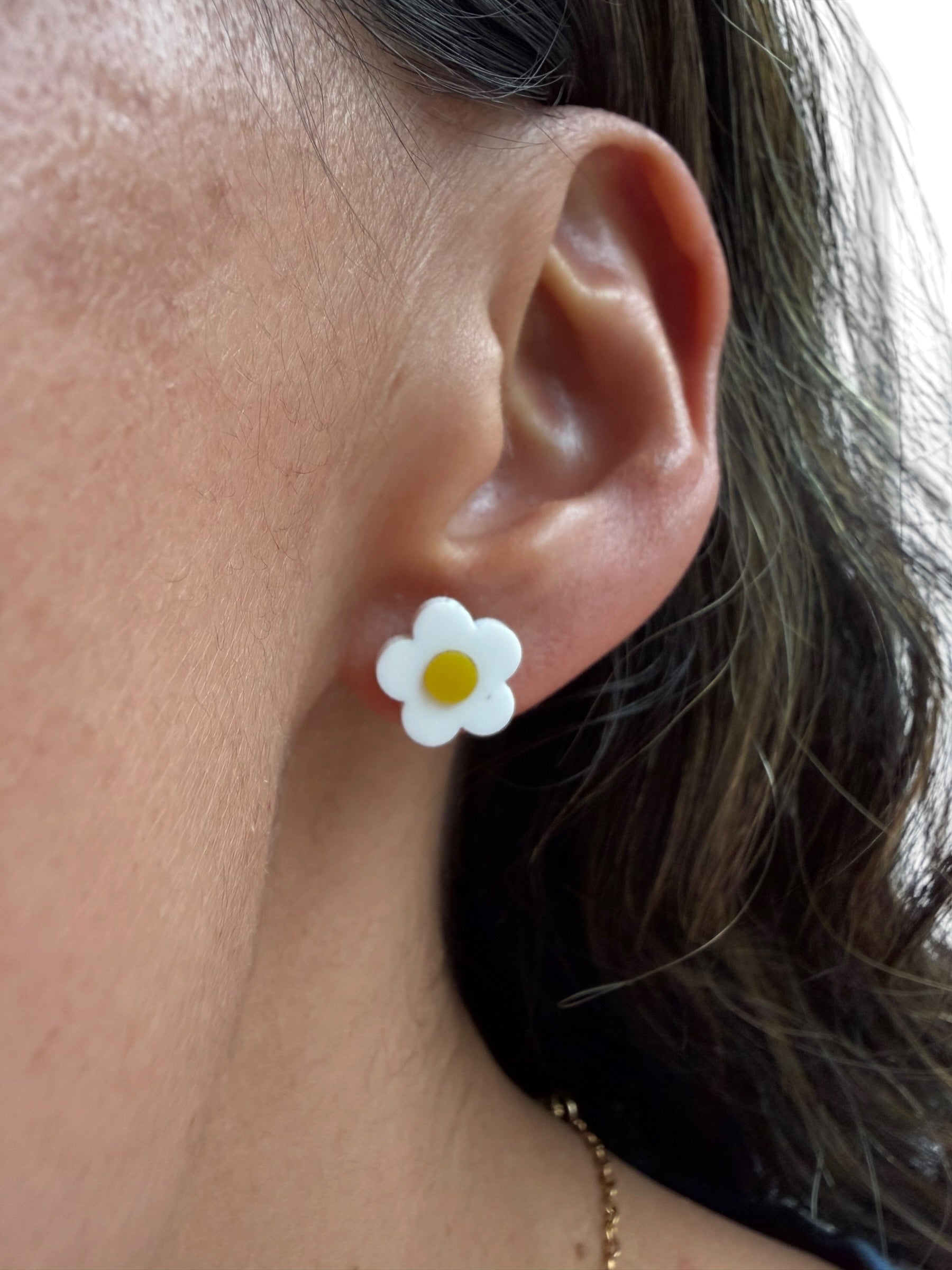 White Daisy Stud Earrings