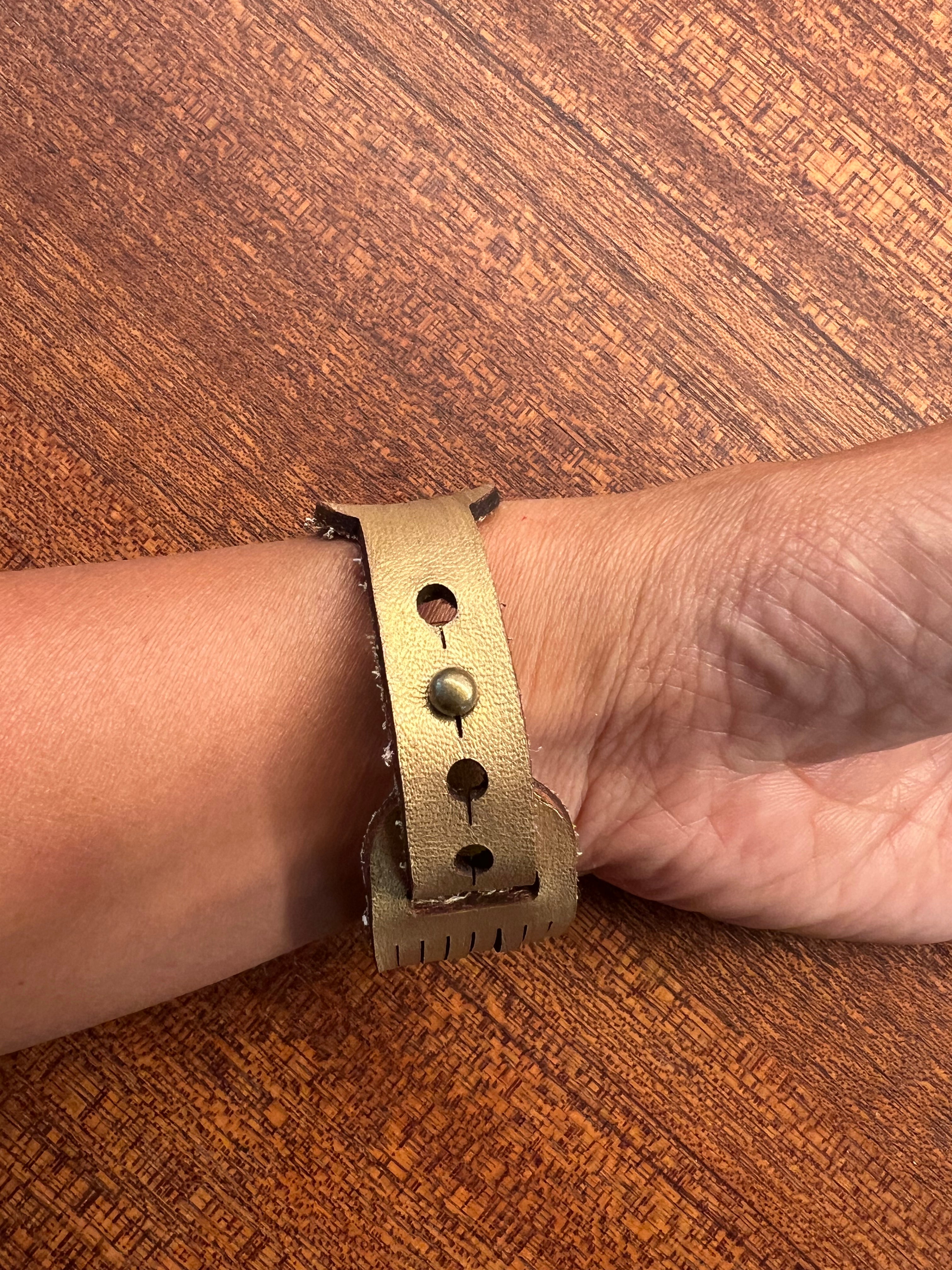 The Narrow Gold Sloane Leather Cuff