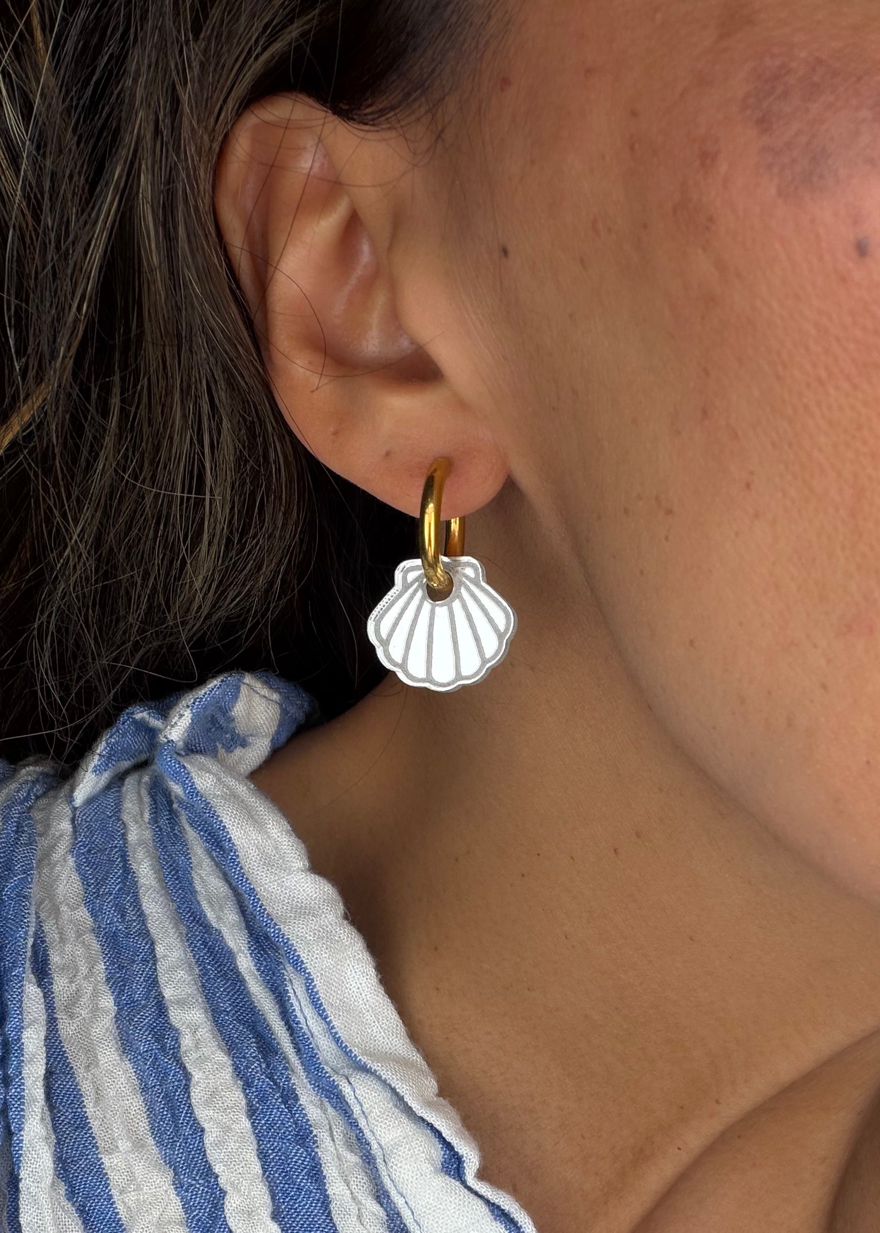 Scallop Charm Hoop Earrings
